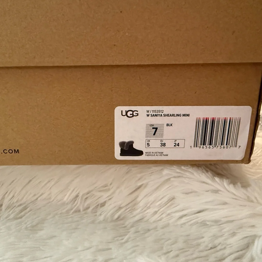 UGG Saniya Mini Bootie - Picture 13 of 13